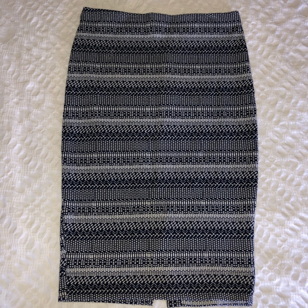 Zara skirt with navy and white design
